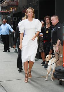 Maria Sharapova feet photo thumbnail