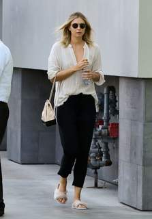 Maria Sharapova feet photo thumbnail
