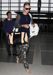 Maria Sharapova feet photo thumbnail
