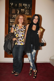 Maria Solomou feet photo thumbnail