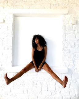 Maria Solomou feet photo thumbnail