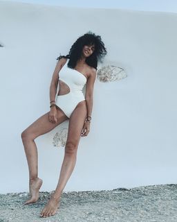 Maria Solomou feet photo thumbnail