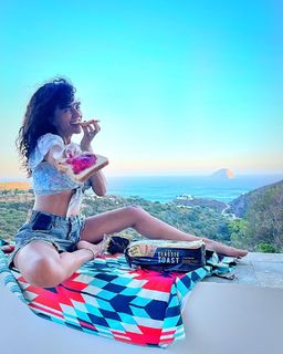 Maria Solomou feet photo thumbnail