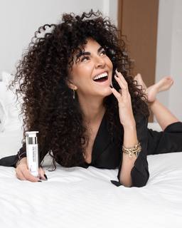 Maria Solomou feet photo thumbnail