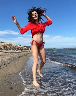 Maria Solomou feet photo thumbnail