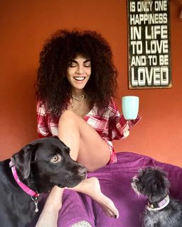 Maria Solomou feet photo thumbnail