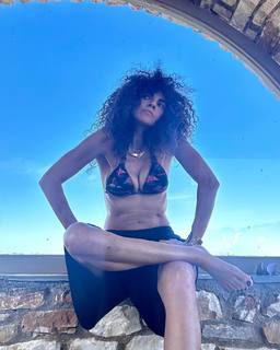 Maria Solomou feet photo thumbnail