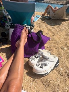 Maria Solomou feet photo thumbnail