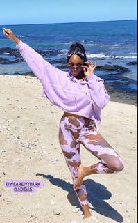 Maria Taylor feet photo thumbnail