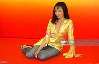 Maria de Medeiros feet photo 3