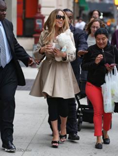 Mariah Carey feet photo thumbnail