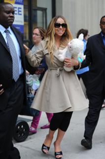 Mariah Carey feet photo thumbnail