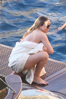 Mariah Carey feet photo thumbnail