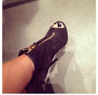 Mariah Carey feet photo thumbnail