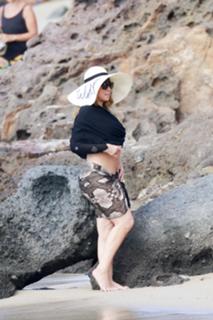 Mariah Carey feet photo thumbnail