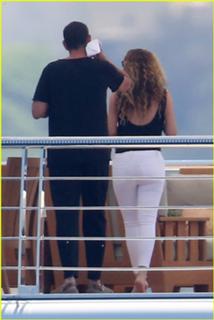 Mariah Carey feet photo thumbnail