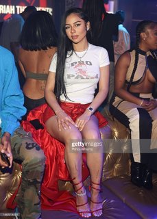 Mariah the Scientist feet photo thumbnail