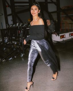 Mariah the Scientist feet photo thumbnail