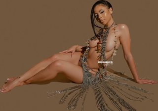 Mariah the Scientist feet photo thumbnail