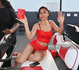 Mariah the Scientist feet photo thumbnail