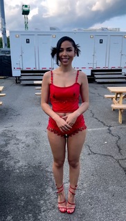 Mariah the Scientist feet photo thumbnail