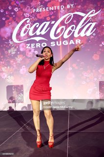 Mariah the Scientist feet photo thumbnail