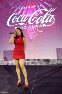 Mariah the Scientist feet photo thumbnail