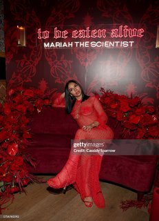 Mariah the Scientist feet photo thumbnail