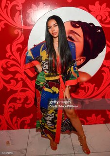 Mariah the Scientist feet photo thumbnail