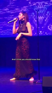 Mariah the Scientist feet photo thumbnail