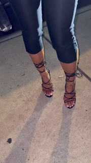 Mariah the Scientist feet photo thumbnail