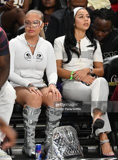 Mariah the Scientist feet photo thumbnail