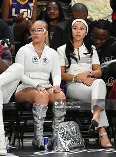 Mariah the Scientist feet photo thumbnail