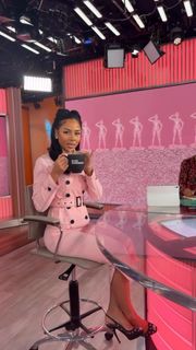 Mariah the Scientist feet photo thumbnail