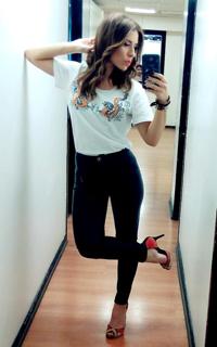 Mariana Brey feet photo thumbnail