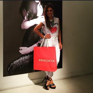 Mariana Brey feet photo thumbnail