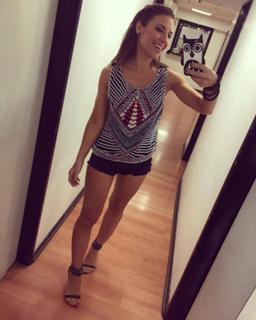 Mariana Brey feet photo thumbnail