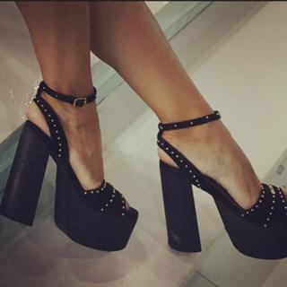 Mariana Brey feet photo thumbnail