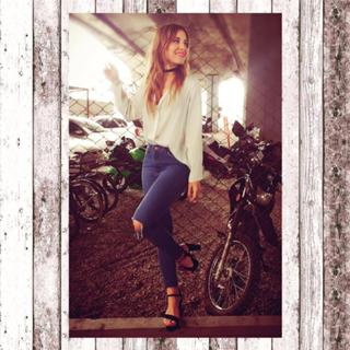 Mariana Brey feet photo thumbnail