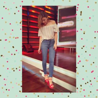 Mariana Brey feet photo thumbnail