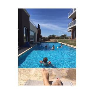 Mariana Brey feet photo thumbnail