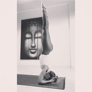 Mariana Brey feet photo thumbnail