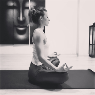 Mariana Brey feet photo thumbnail