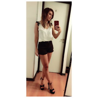 Mariana Brey feet photo thumbnail