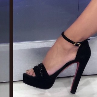 Mariana Brey feet photo thumbnail