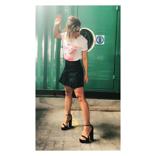 Mariana Brey feet photo thumbnail