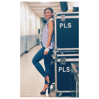 Mariana Brey feet photo thumbnail