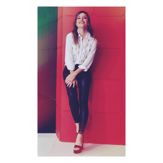 Mariana Brey feet photo thumbnail