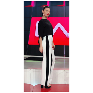 Mariana Brey feet photo thumbnail