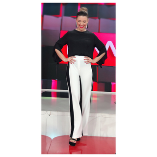 Mariana Brey feet photo thumbnail